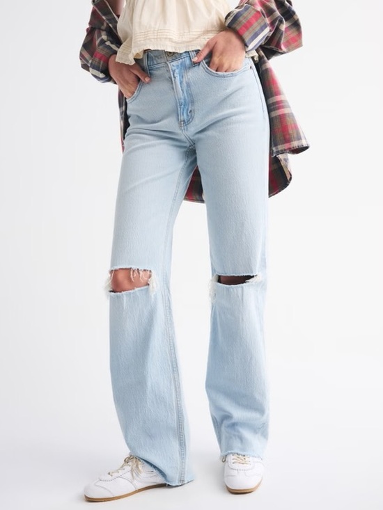 Abercrombie & Fitch Denim - 90's Straight Ultra High Rise Jeans - Curve Love - Abercrombie + Fitch